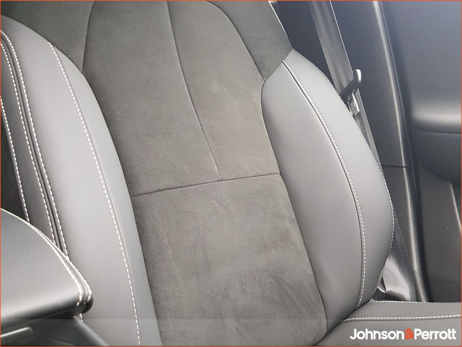 2023 Volvo XC40 - image 15