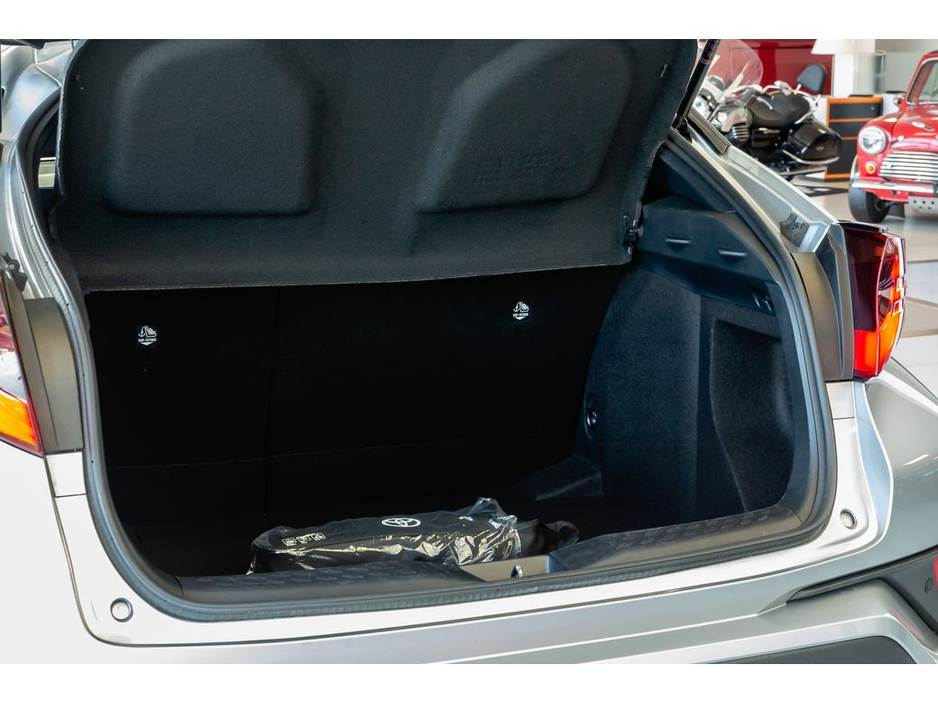 2023 Toyota C-HR SOL HYBRID €26,899