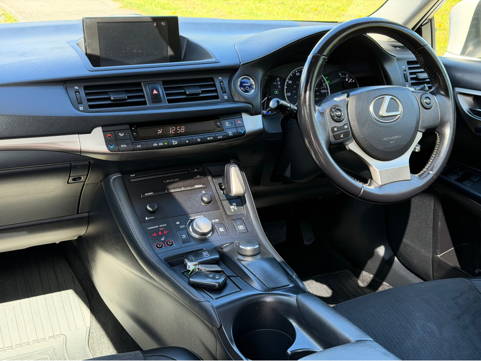 2016 Lexus CT 200 h - image 26