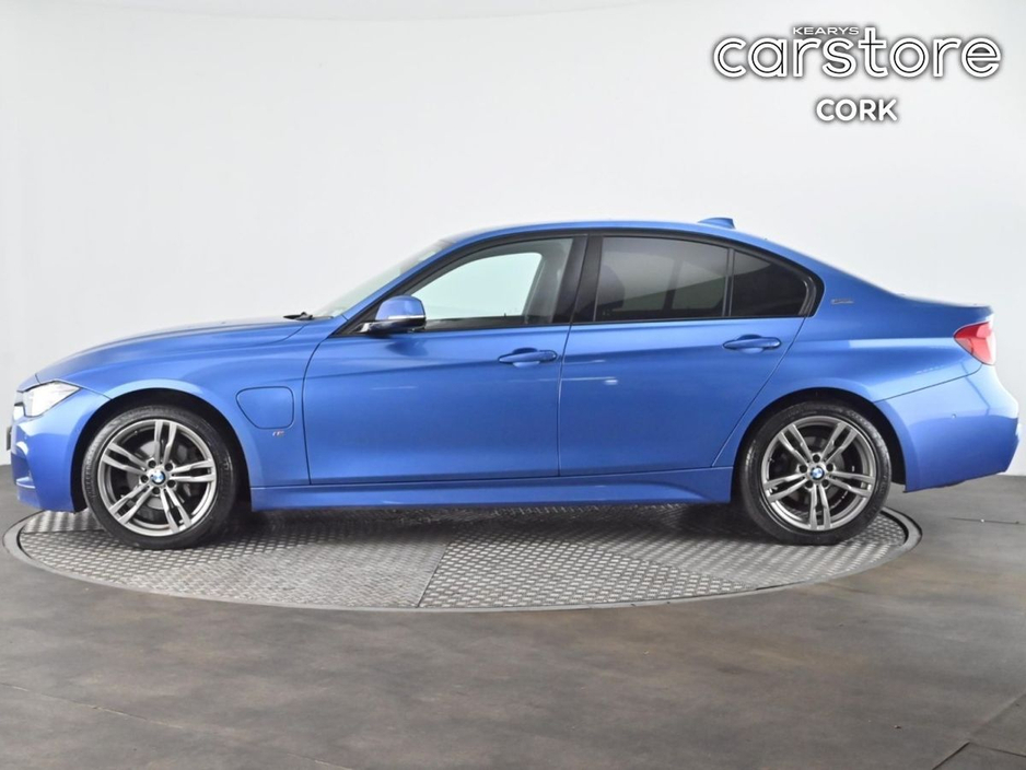 2016 BMW 3 Series - image 6