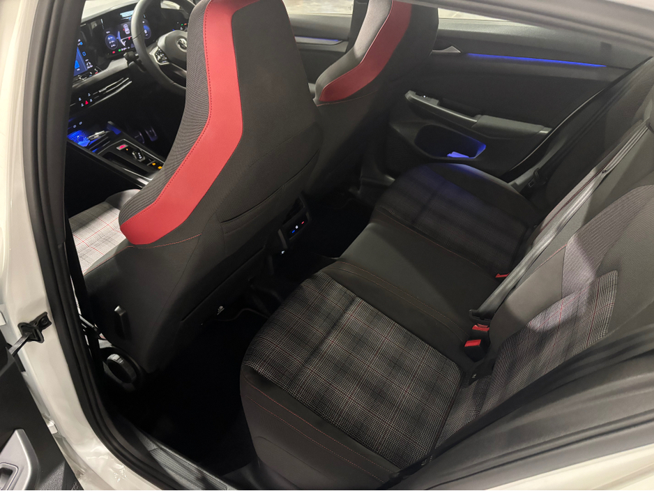 2021 Volkswagen Golf - image 26
