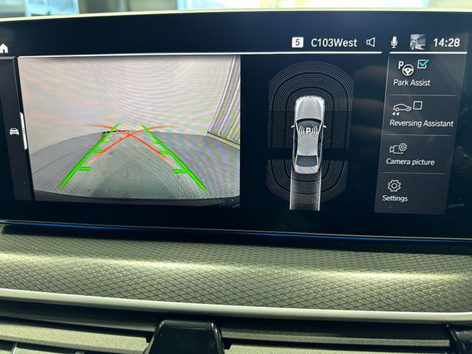 2020 BMW 5 Series - image 13