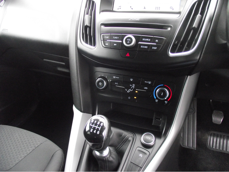 2018 Ford Focus - image 11