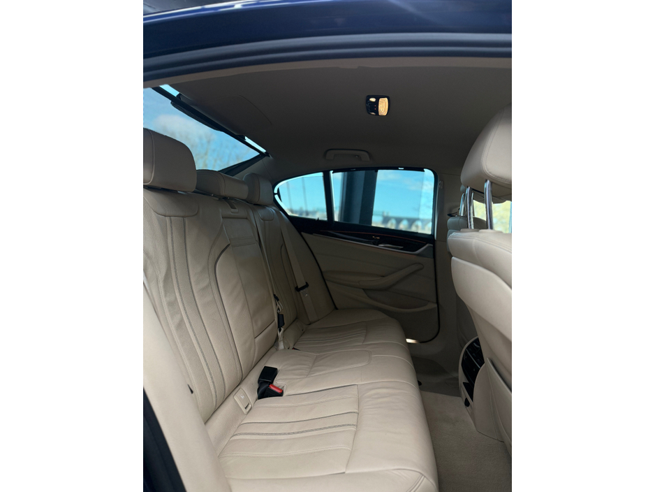 2017 BMW 5 Series - image 13