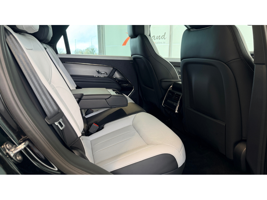2025 Land Rover Range Rover - image 6