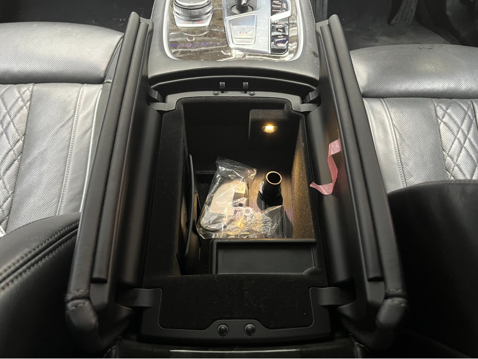 2017 BMW 7 Series - image 25