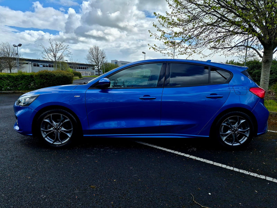 2020 Ford Focus - image 5