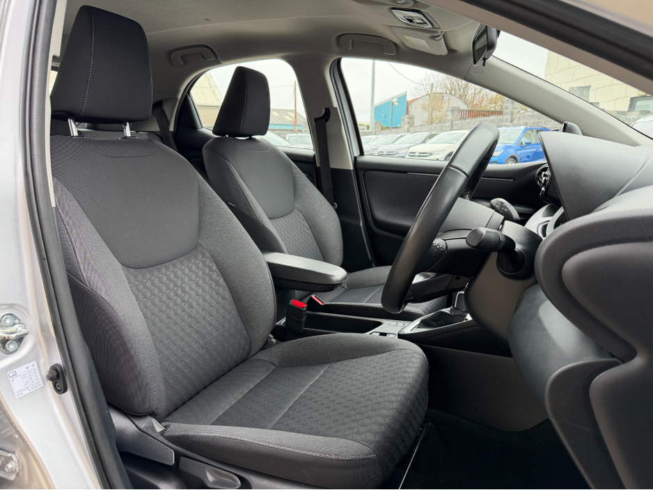 2023 Toyota Yaris - image 13