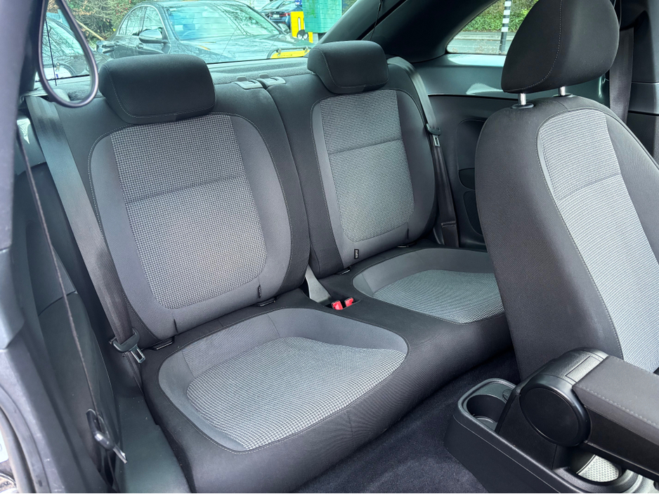 2015 Volkswagen Beetle - image 12
