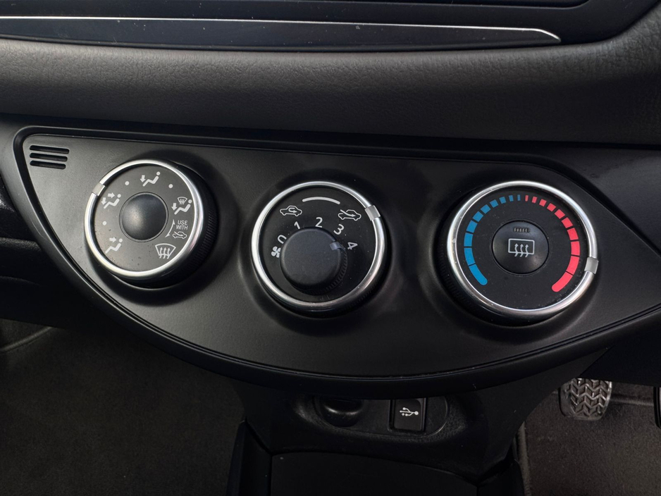 2016 Toyota Yaris - image 24