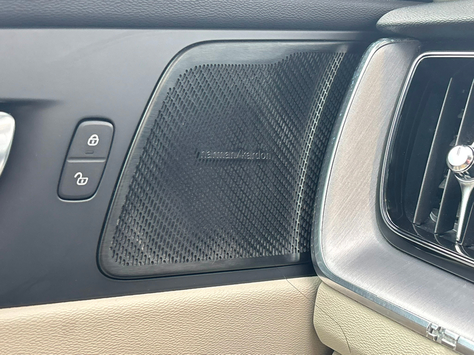 2022 Volvo XC60 B4 AWD MOMENTUM WITH EXTRAS €39,995