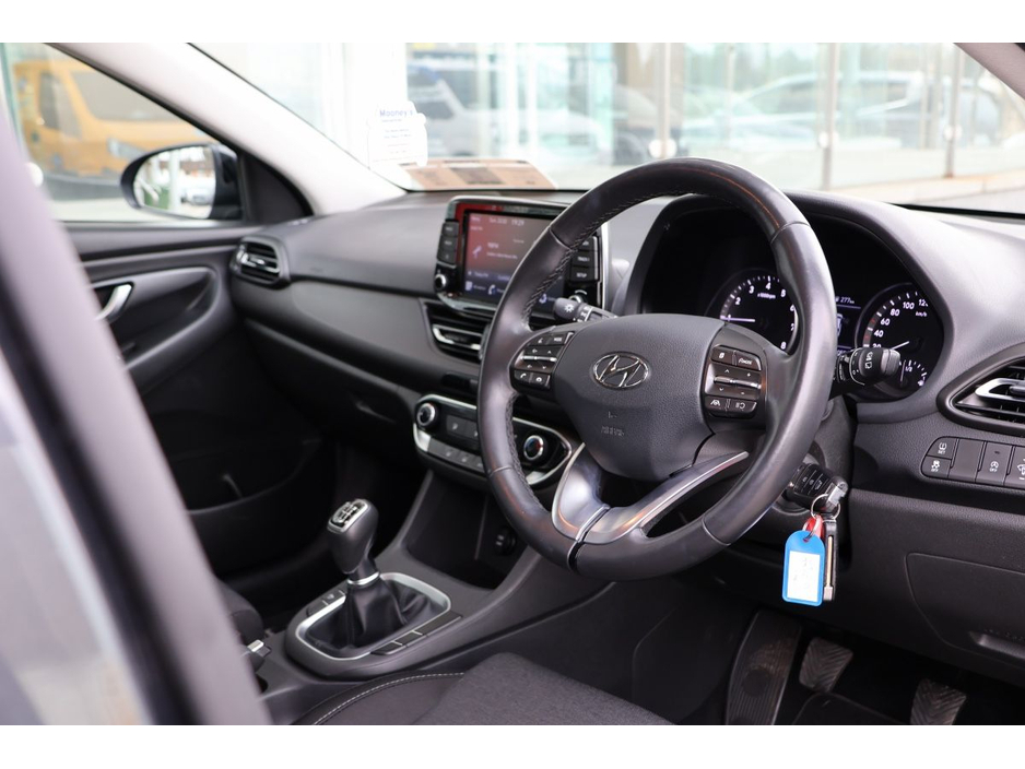 2021 Hyundai i30 - image 10