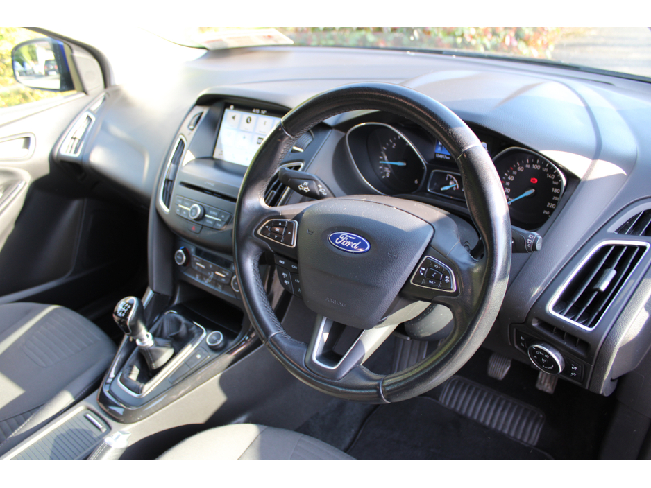 2018 Ford Focus - image 9