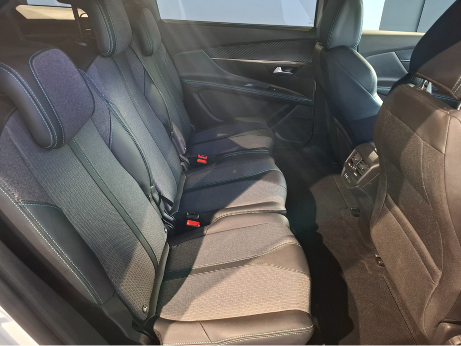 2024 Peugeot 5008 - image 11