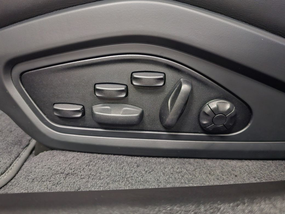 2025 Porsche Taycan - image 25