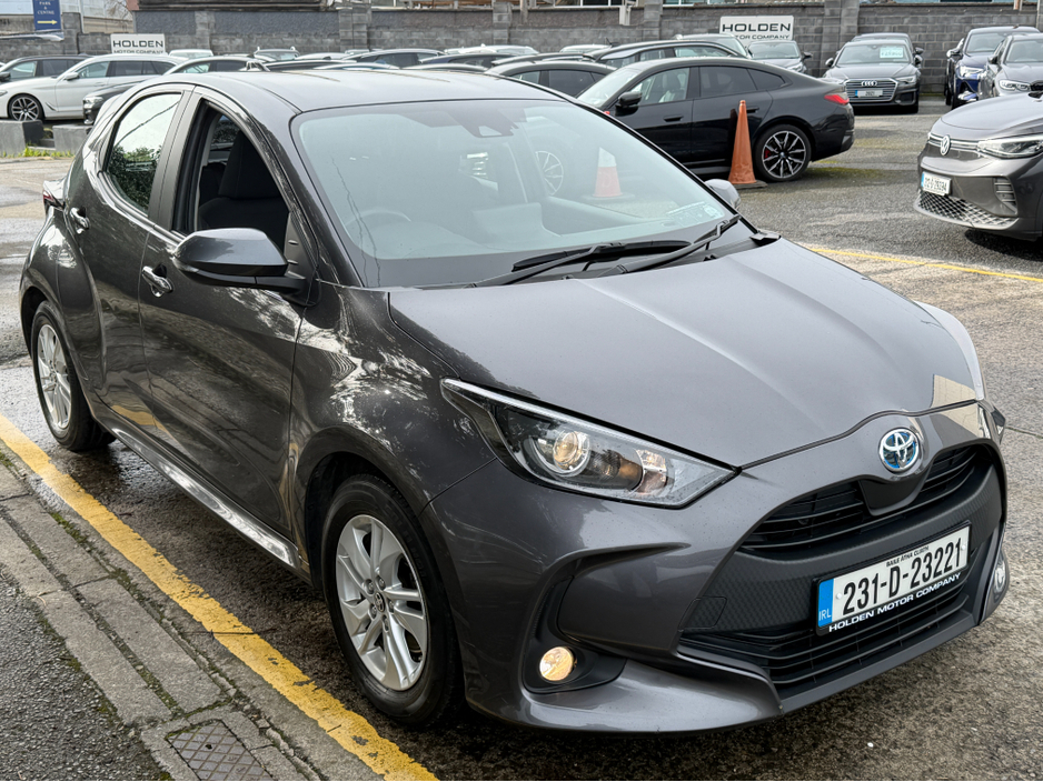 2023 Toyota Yaris - image 5