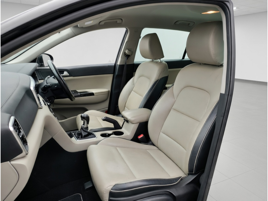 2019 Kia Sportage - image 3