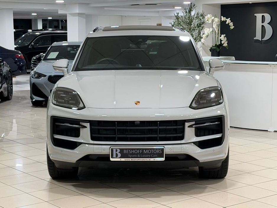 2025 Porsche Cayenne 3.0 V6 E-HYBRID=LOW MILES//HUGE SPEC//AS NEW=2 YEAR WARRANTY=TAILORED FINANCE PACKAGES AVAILABLE=TRADE IN'S WELCOME €114,995