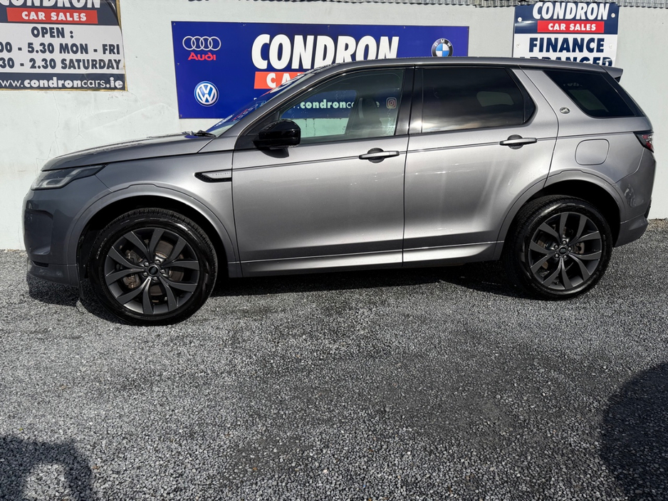 2022 Land Rover Discovery - image 2