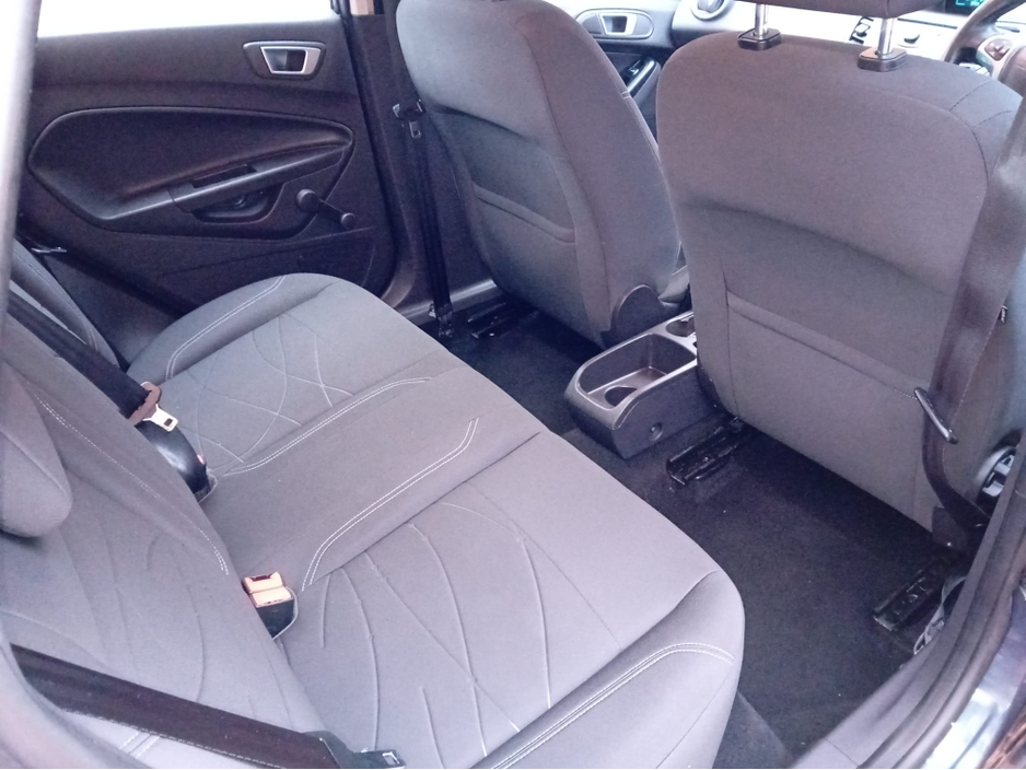 2013 Ford Fiesta - image 12