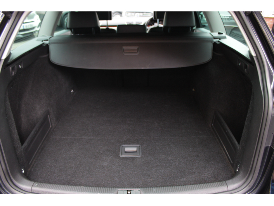 2014 Volkswagen Passat - image 17