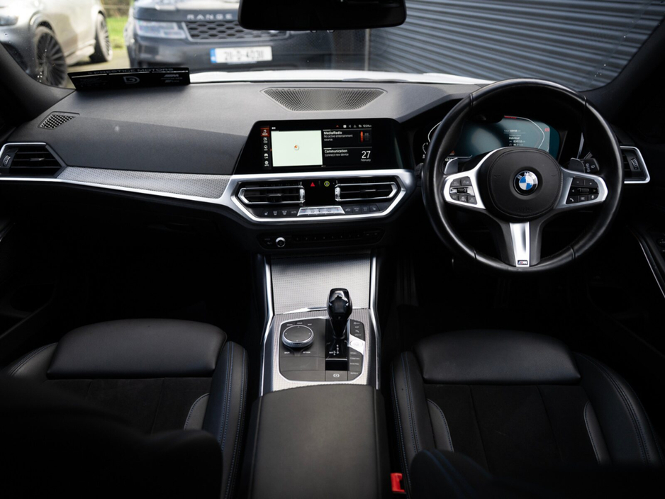 2021 BMW 3 Series - image 27