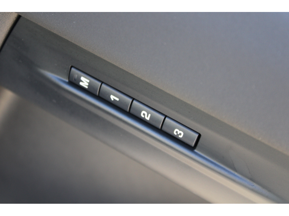 2025 Land Rover Range Rover Evoque - image 11