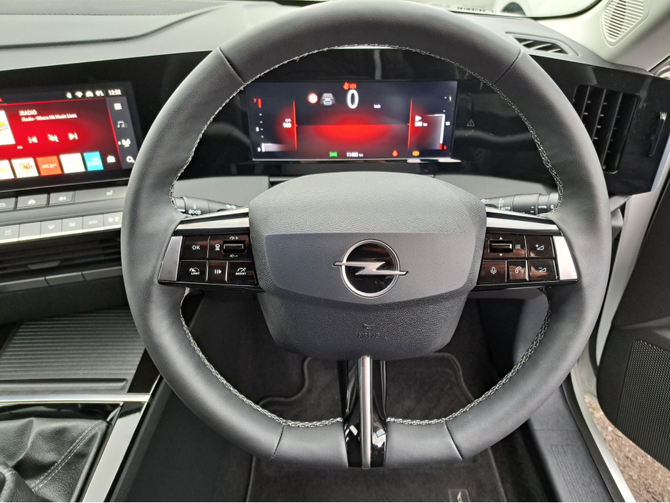 2025 Opel Astra ELEGANCE 1.2TURBO 110BHP **REVERSING CAMERA** €29,950