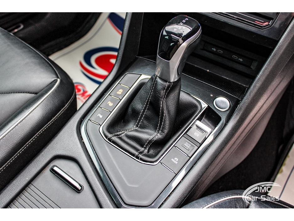 2021 Volkswagen Tiguan - image 24