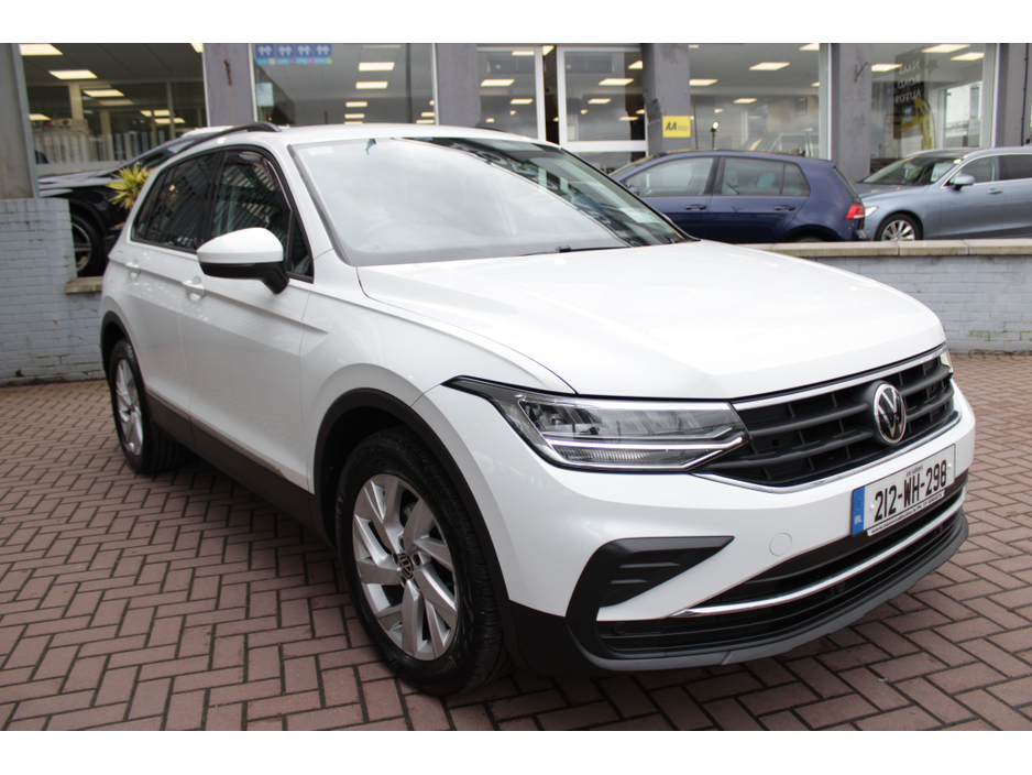 2021 Volkswagen Tiguan - image 2