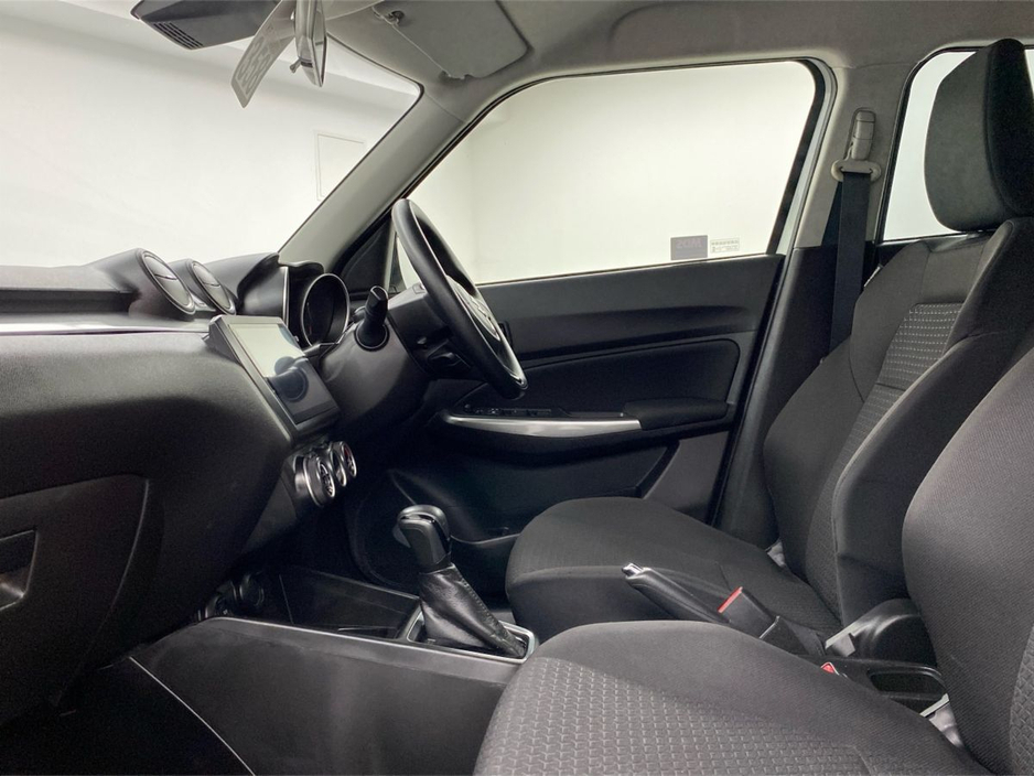 2022 Suzuki Swift - image 4