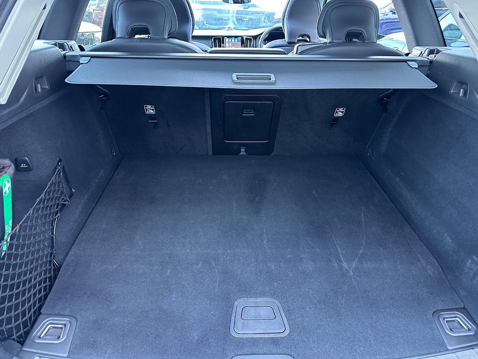 2025 Volvo XC60 - image 16