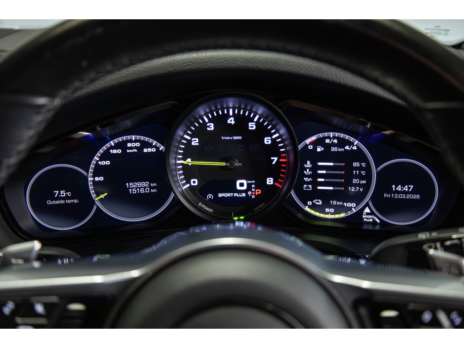 2020 Porsche Cayenne - image 25