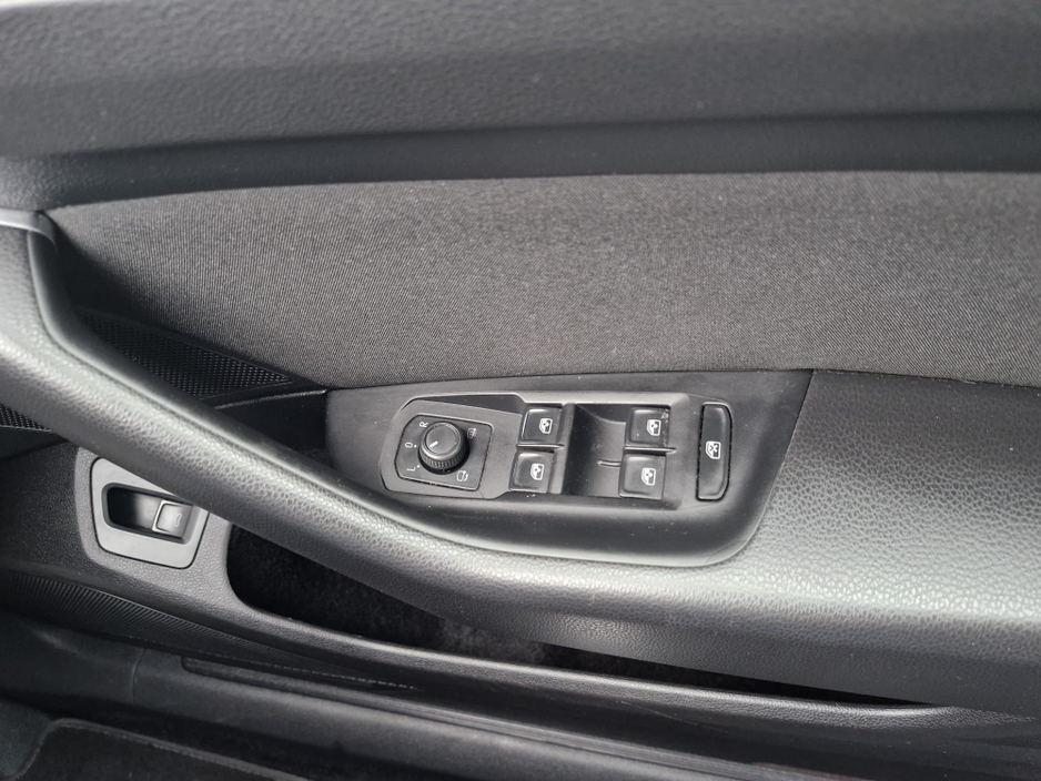 2022 Volkswagen Passat - image 16