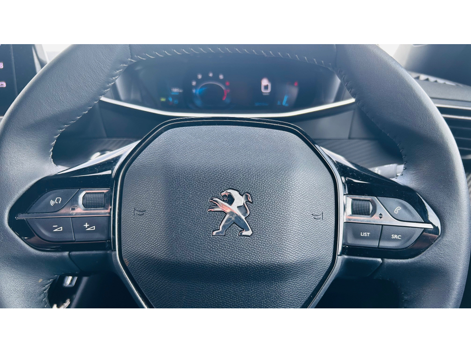 2023 Peugeot 2008 - image 9