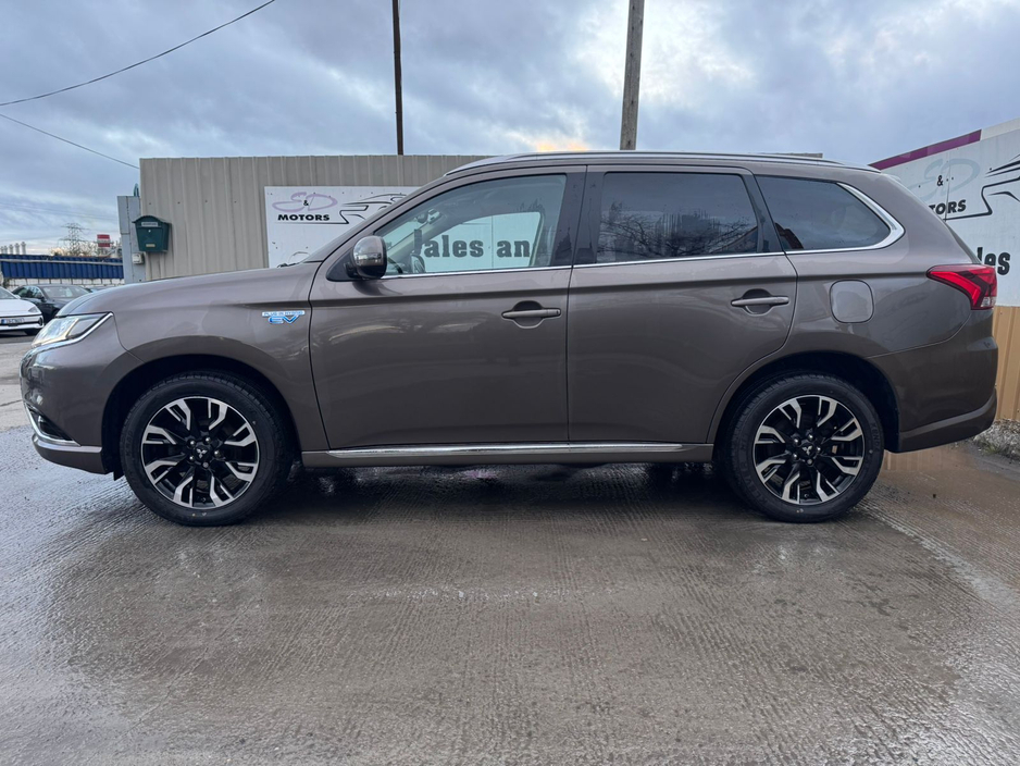 2016 Mitsubishi Outlander - image 5