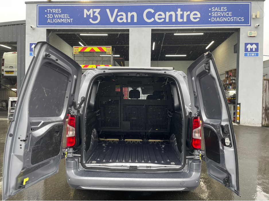 2021 Opel Combo - image 6