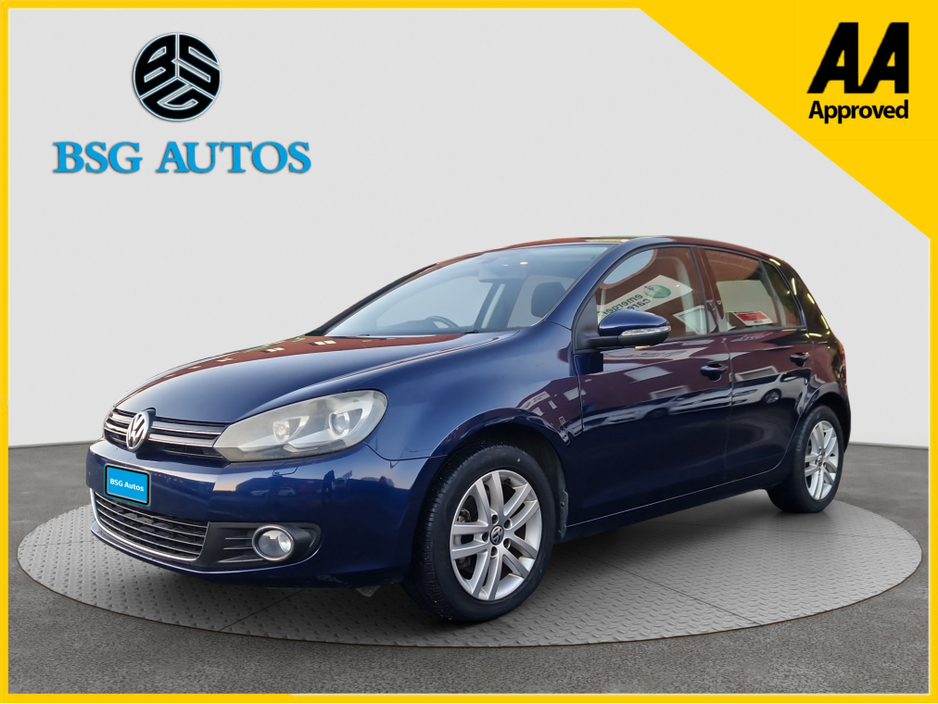 2012 Volkswagen Golf - image 4