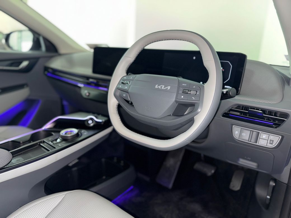 2025 Kia EV6 - image 2