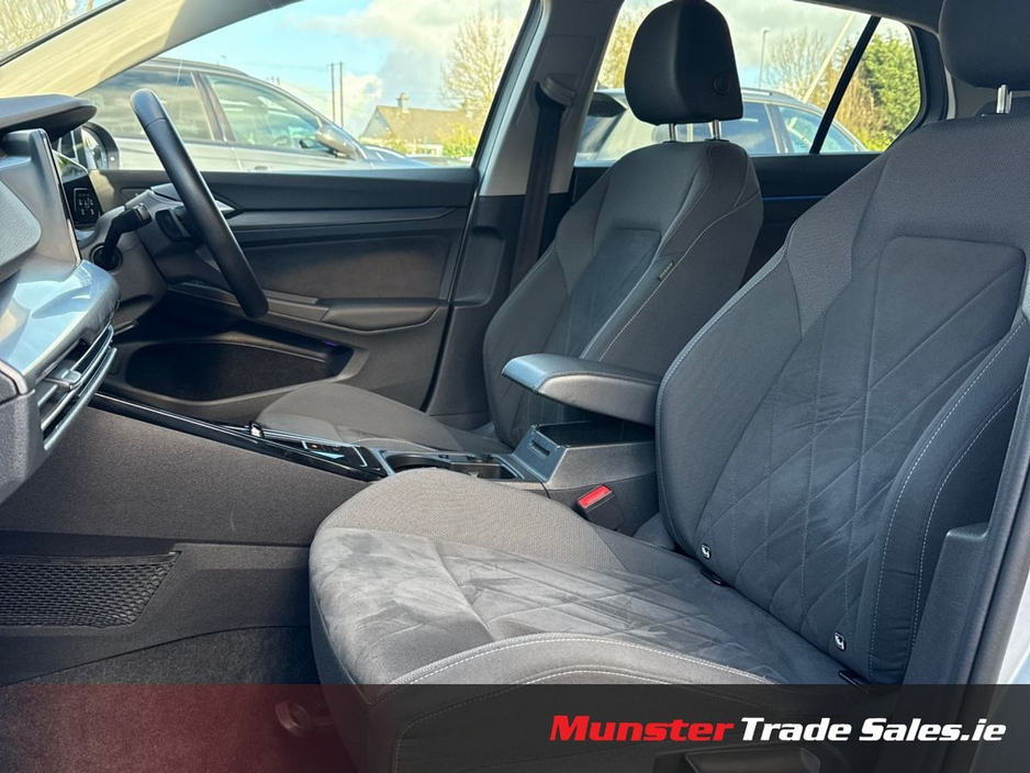 2023 Volkswagen Golf - image 10