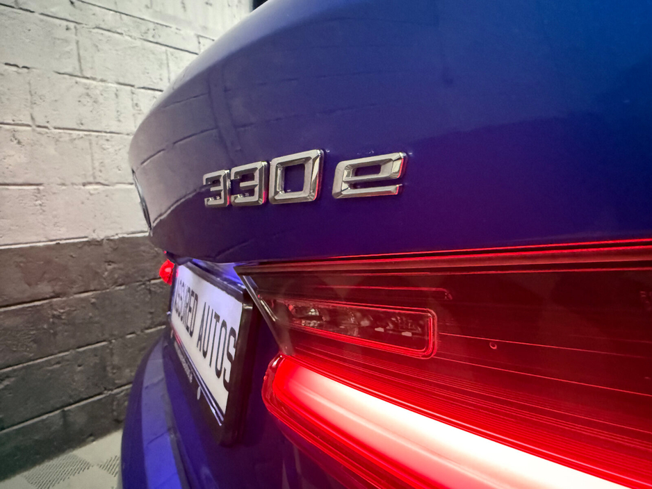 2022 BMW 3 Series - image 28