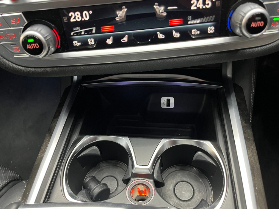 2016 BMW 7 Series 2016 BMW 740E IPERFORMANCE M-SPORT 2.0 AUTOMATIC / CRUISE CONTROL / 360° PARKING CAMERA / ELECTRIC MEMORY HEATED & MASSAGING SEATS / HEATED REAR SEATS / PANORAMIC SUNROOF / PADDLE SHIFTERS AND MORE