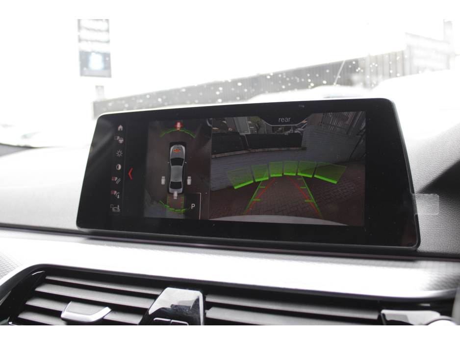 2020 BMW 5 Series - image 14