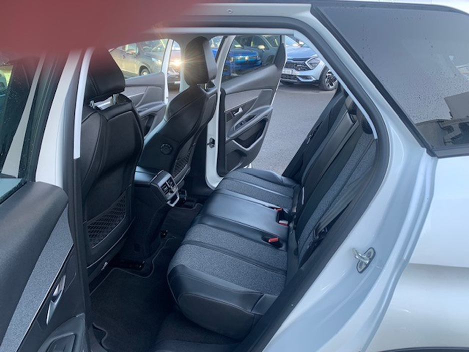 2019 Peugeot 3008 - image 12