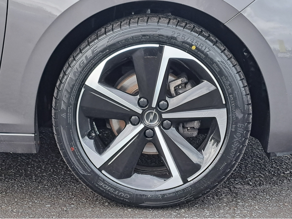 2023 Opel Astra - image 12