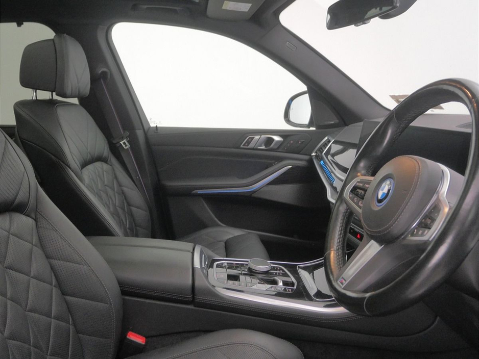 2023 BMW X5 - image 11