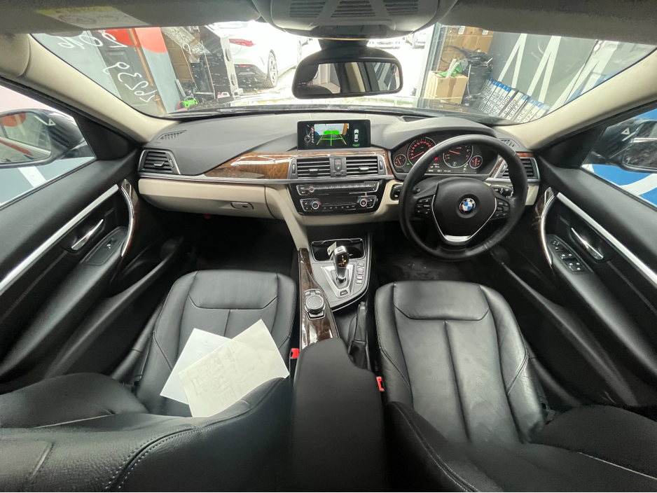 2016 BMW 3 Series - image 13