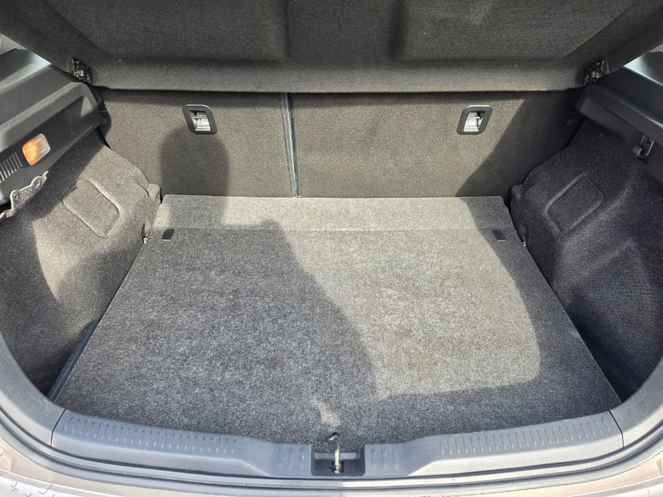 2016 Toyota Auris - image 21