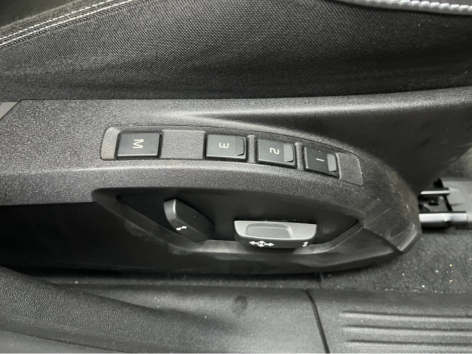 2014 Volvo V40 €10950 2014 VOLVO V40 T4 1.6 AUTOMATIC / ELECTRIC MEMORY & HEATED SEATS / CRUISE CONTROL €10,950