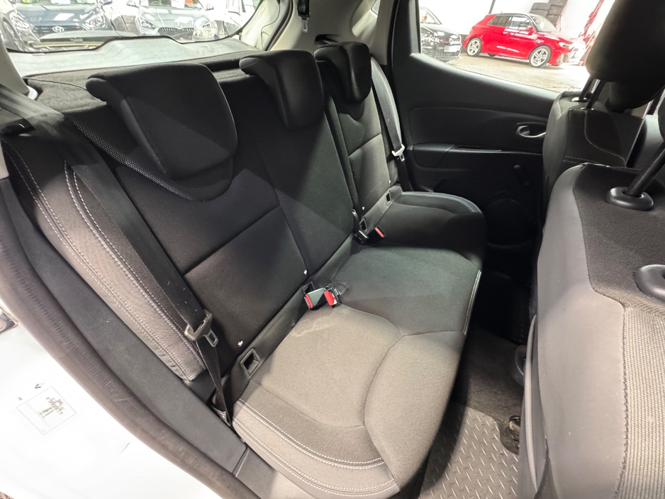 2017 Renault Clio - image 16